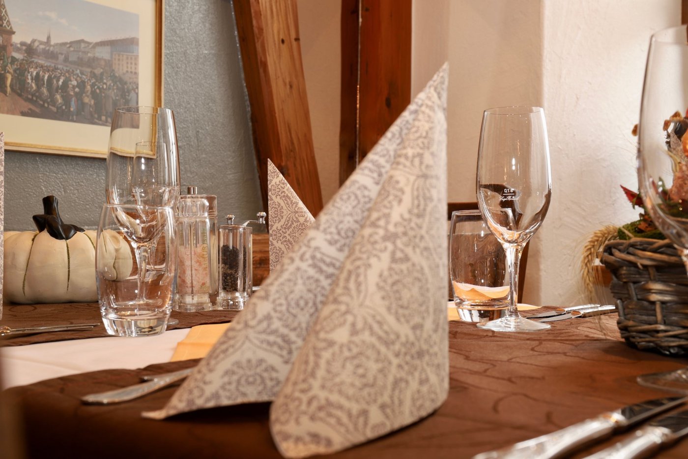 Detail einer gedeckten Restauranttafel